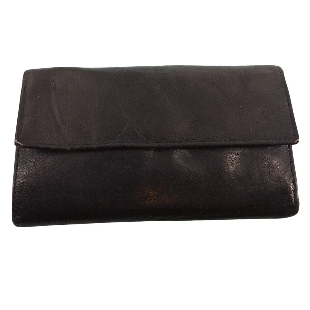 Classic Black Leather Bifold Wallet |‎ Snap Closure | Card Slots